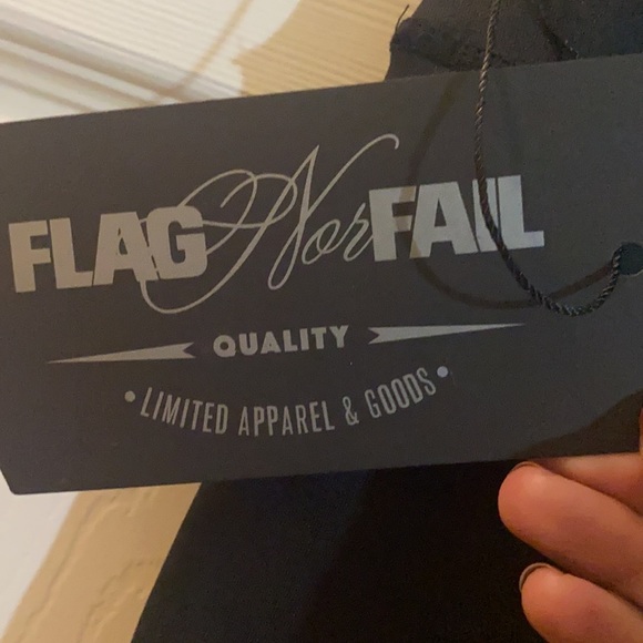 NWT DLB flag nor fail M v cut front leggings. Sold out and rare. - Picture 4 of 11